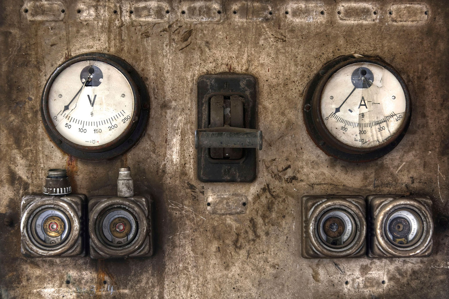 Old scoreboard in an abandoned Lost Place (iStock_000042808500)