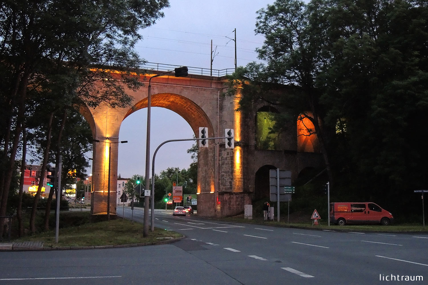 Apolda: Effektbeleuchtung am Viadukt . Vieselbacher Elektroservice GmbH (Foto: lichtraum, Torsten Müller)
