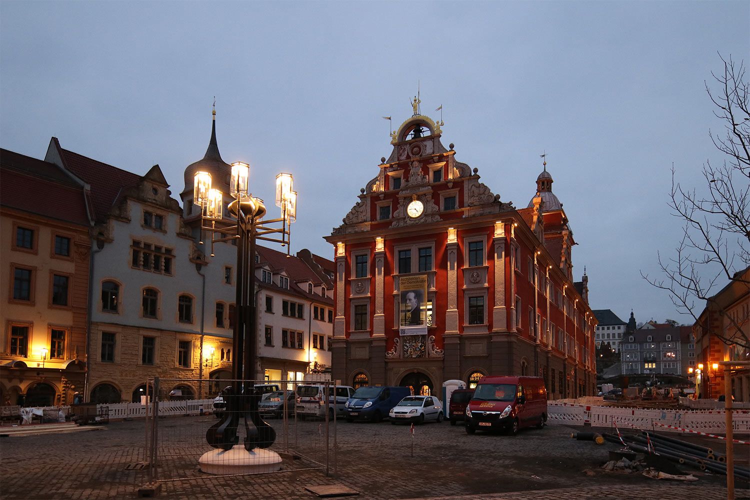 Gotha: Rathausbeleuchtung am Hauptmarkt . Vieselbacher Elektroservice GmbH (Foto: lichtraum, Torsten Müller)